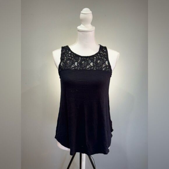 CLEARANCE! Black Old Navy Lace Top Tank Size S EUC - Picture 1 of 5
